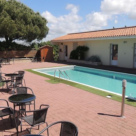 Hotel Auberge Des Charmilles Sainte-Soulle Quarto foto
