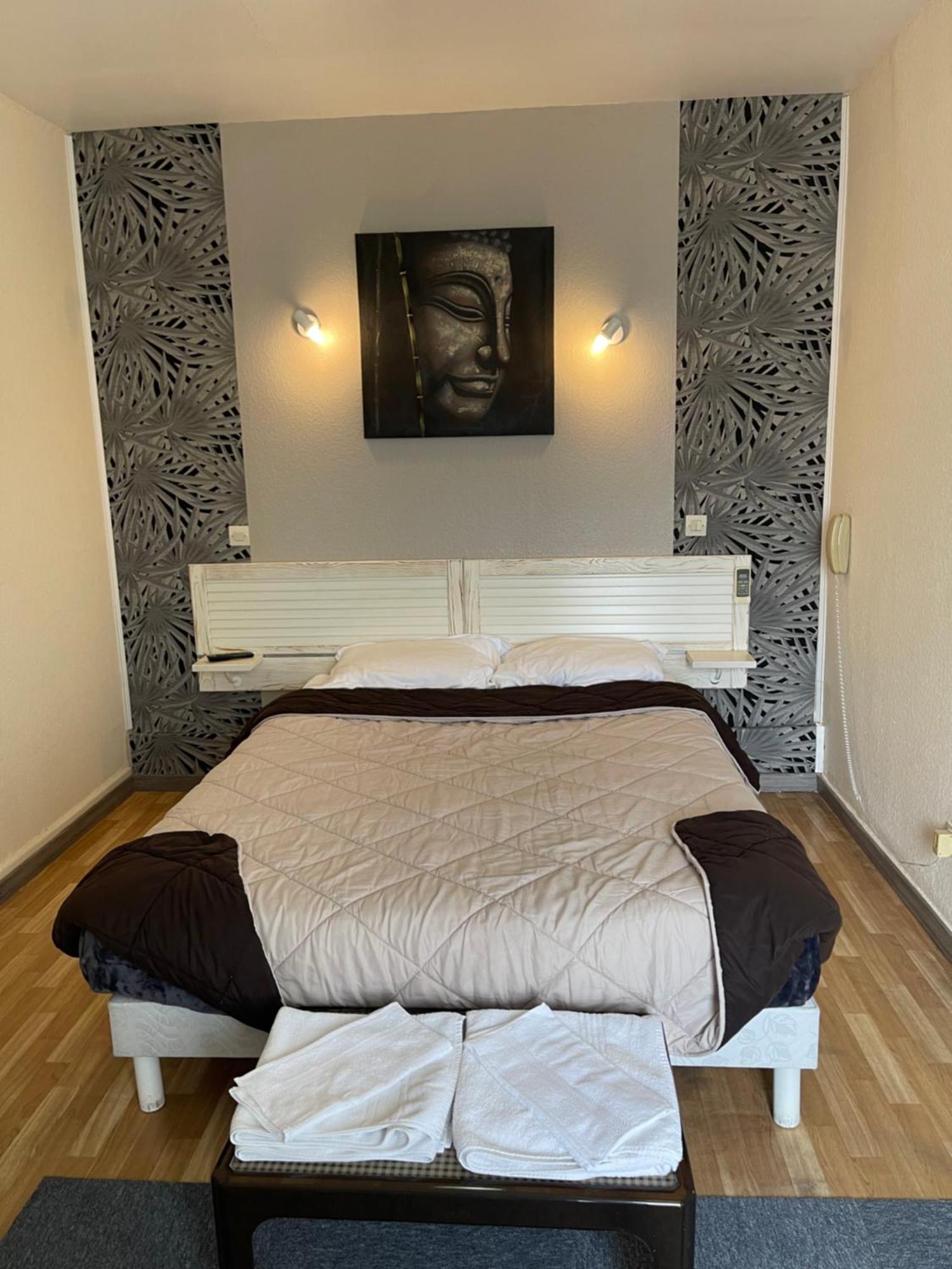 Hotel Auberge Des Charmilles Sainte-Soulle Quarto foto