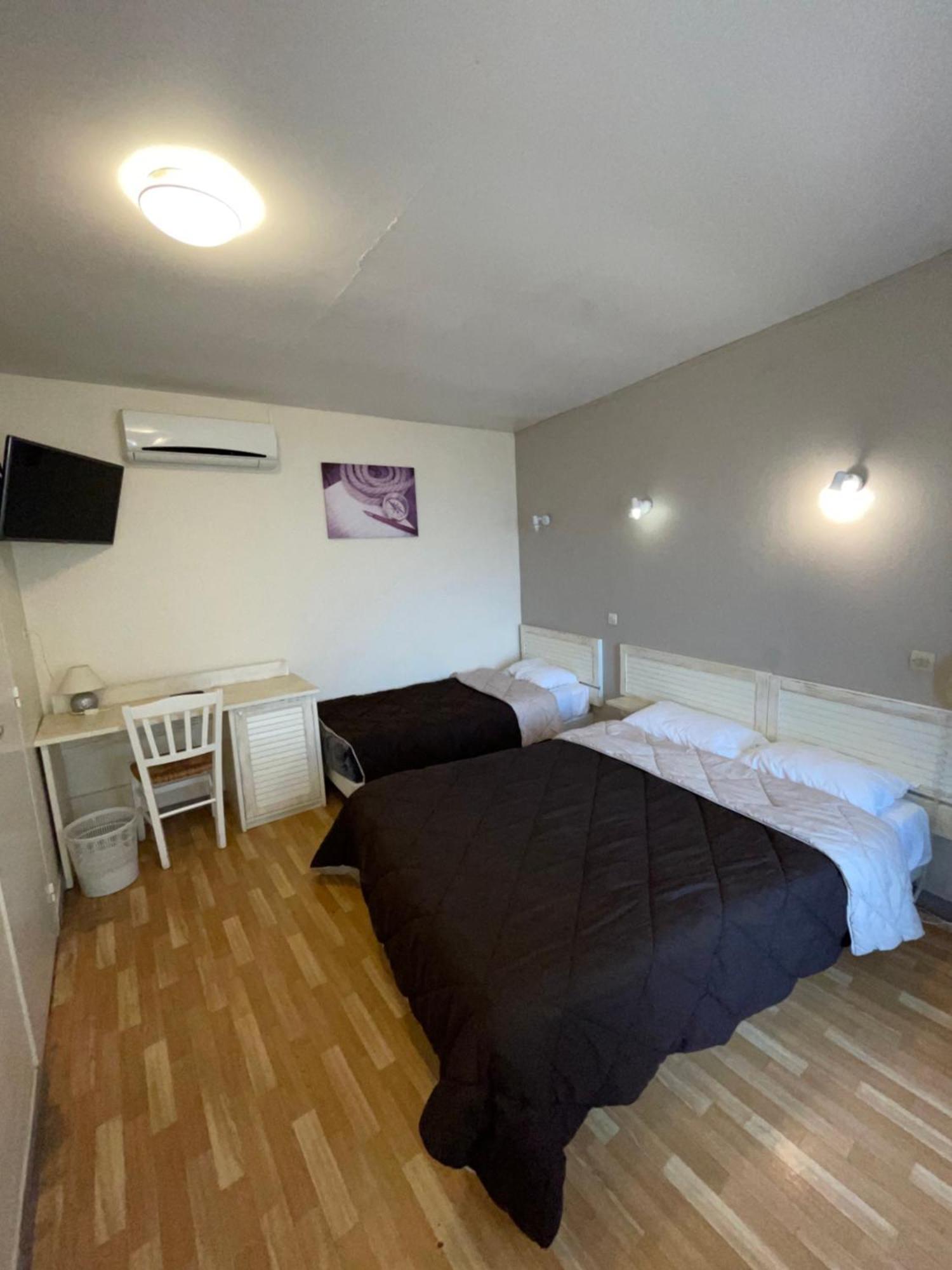 Hotel Auberge Des Charmilles Sainte-Soulle Quarto foto