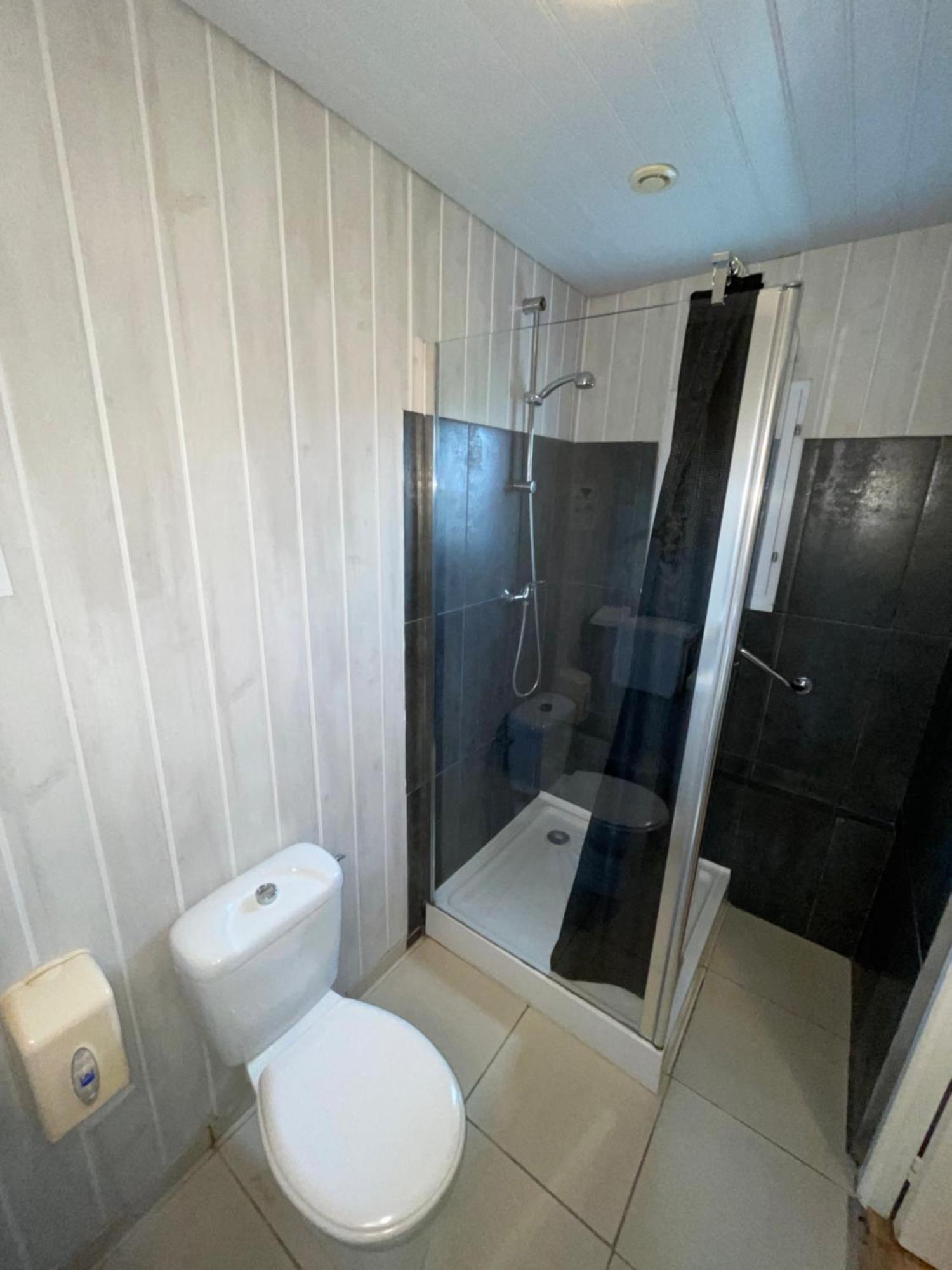 Hotel Auberge Des Charmilles Sainte-Soulle Quarto foto