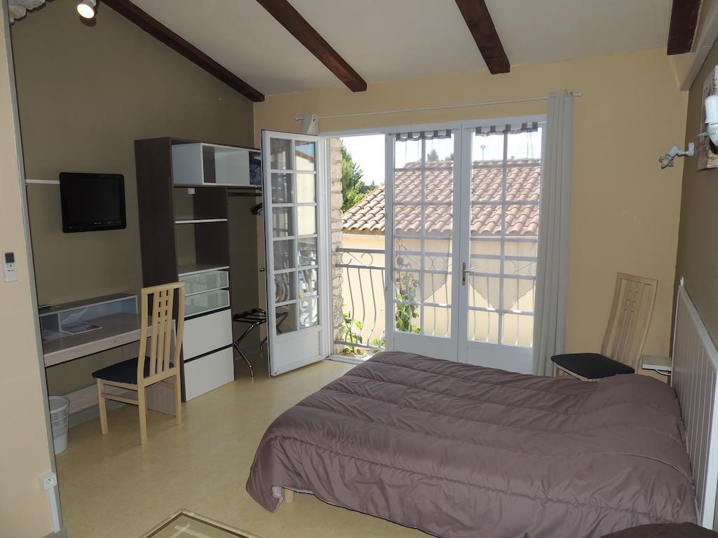 Hotel Auberge Des Charmilles Sainte-Soulle Quarto foto