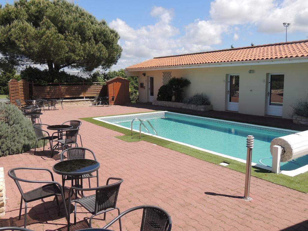 Hotel Auberge Des Charmilles Sainte-Soulle Quarto foto