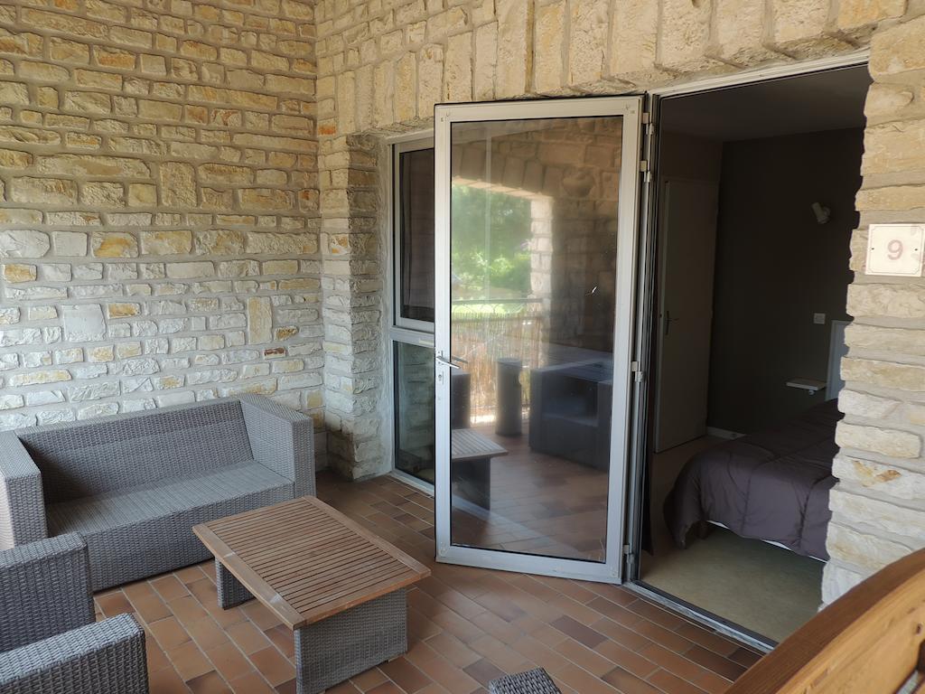 Hotel Auberge Des Charmilles Sainte-Soulle Exterior foto
